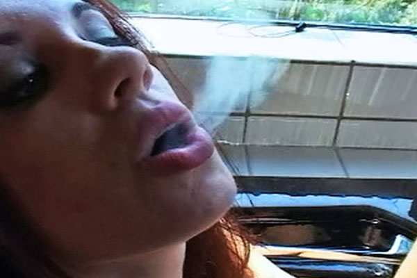 Girls Smoking : Sara Lee Gives Smoking Head!