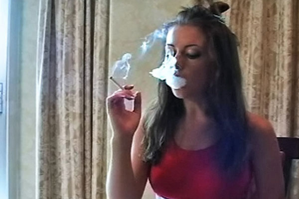 Girls Smoking : Penny Smokes and Gets Ready to Fuck!