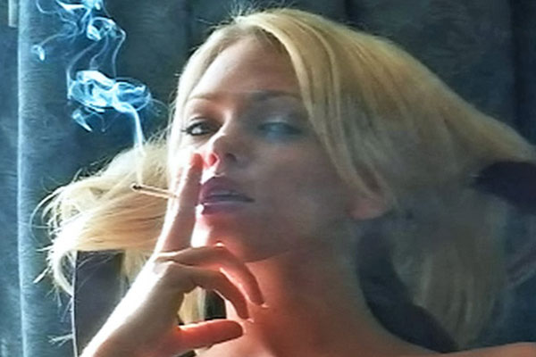 Smoking Fetish : Beautiful Lonnie Smokes as shes cum-hole drips xxx