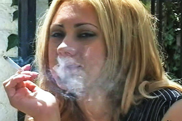 Girls Smoking : Smoker Strikes Pose!