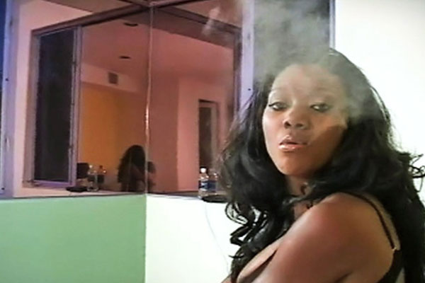 Girls Smoking : Smoke and Mirror!